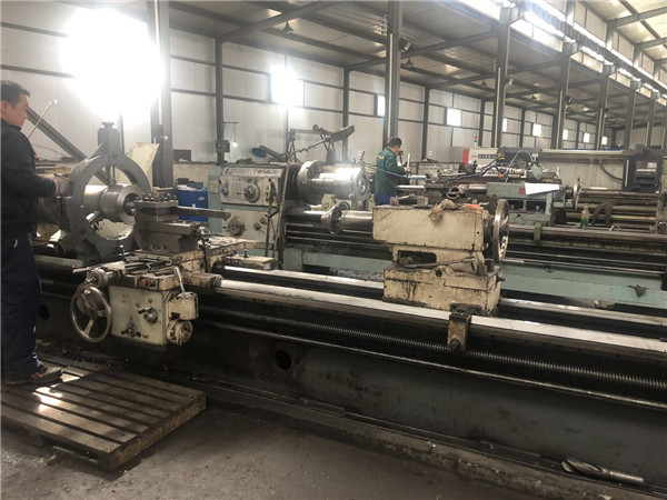 钛异形件加工生产车间！