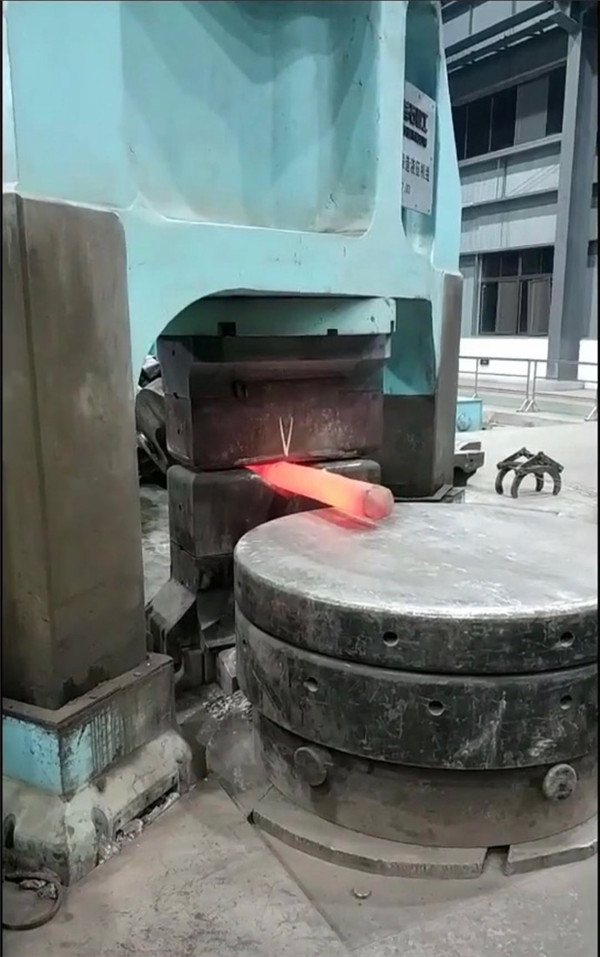 宝鸡钛棒加工中！